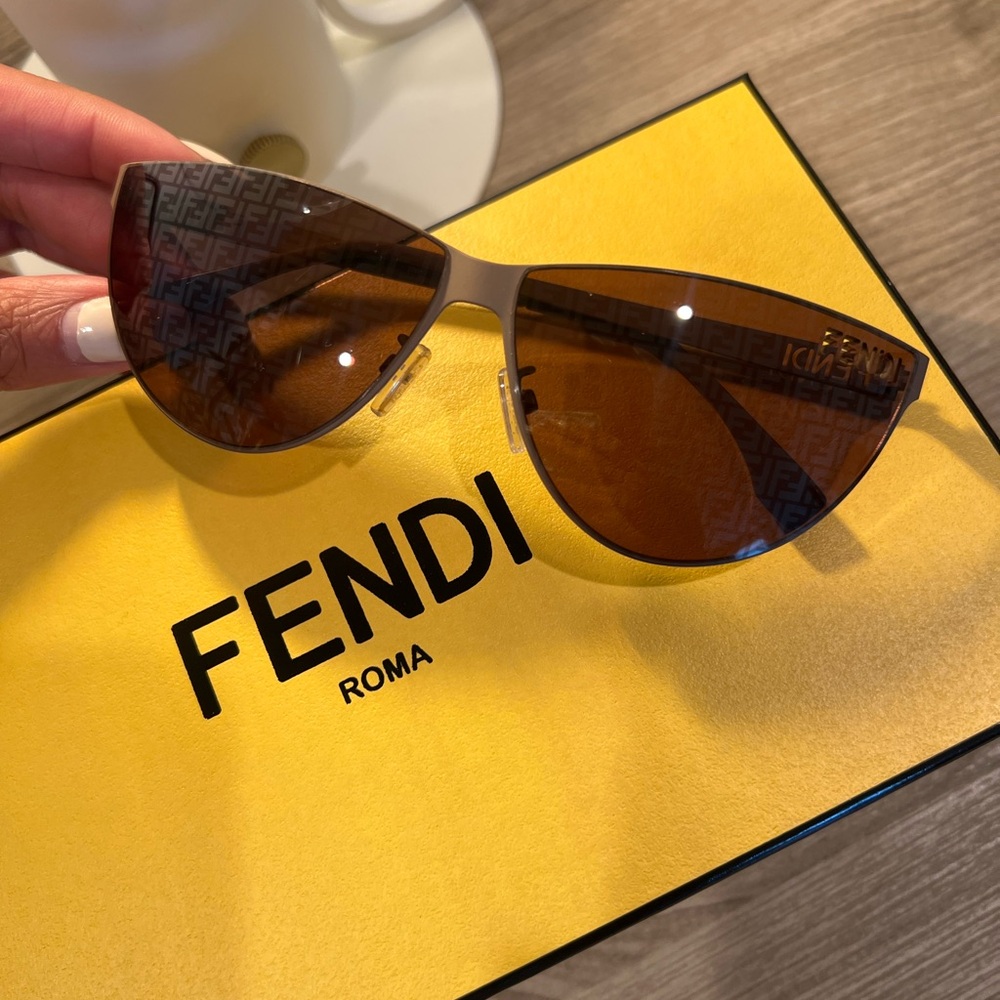 Fendi Cut-Out Sunglasses 'Matte Dark Brown/Gradient Brown